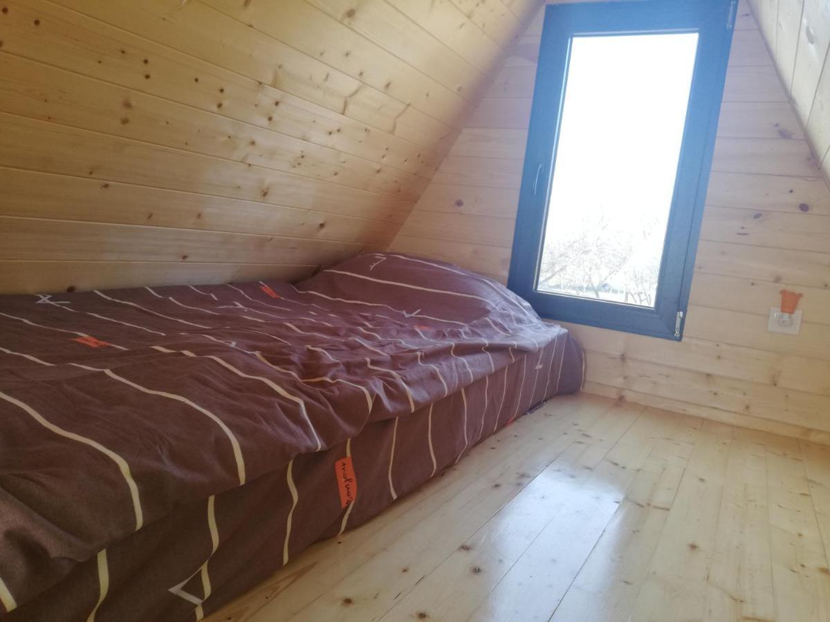 Cottage In Udabno Exterior photo