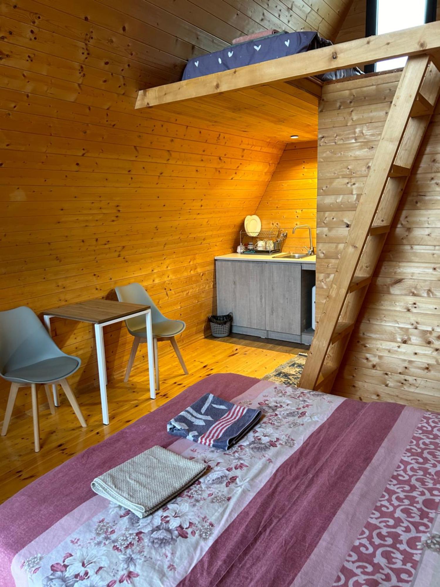 Cottage In Udabno Exterior photo